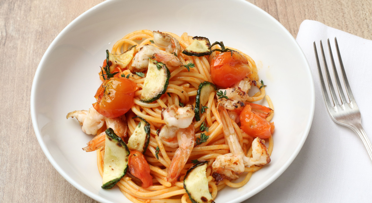 Spaghetti mit Garnelen, Zucchini und Tomaten